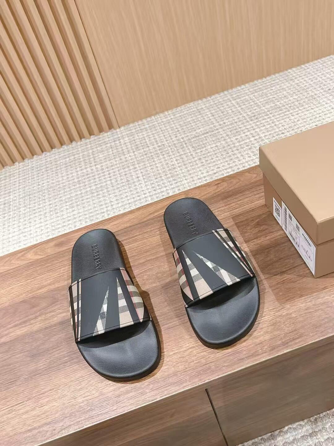 Black Geometric Check Slide Sandals