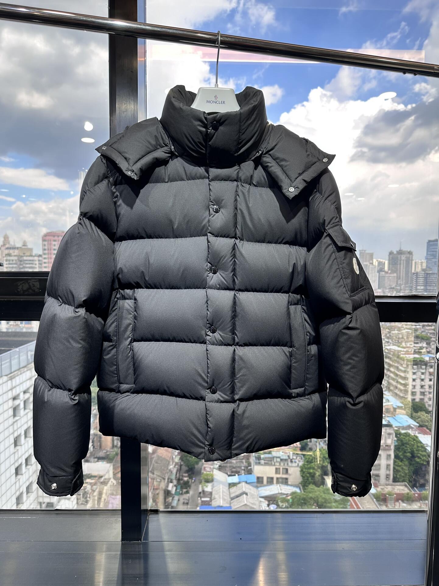 Moncler Detachable-Hood Puffer Jacket