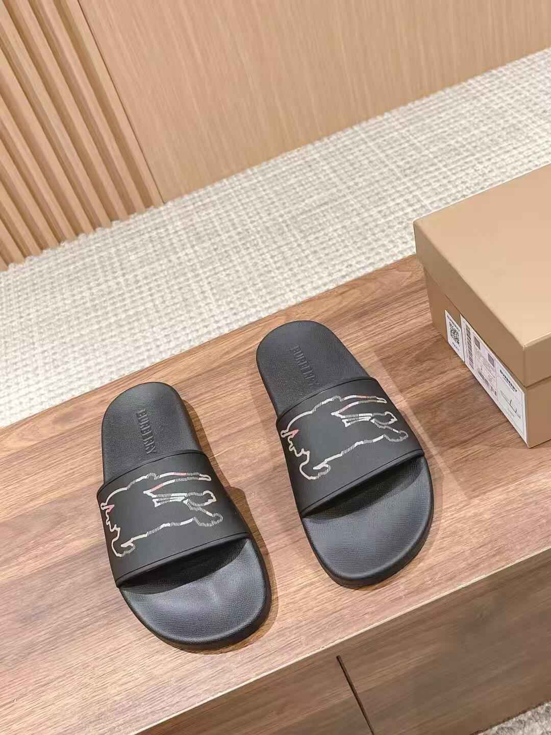 Crocodile Graphic Slide Sandals