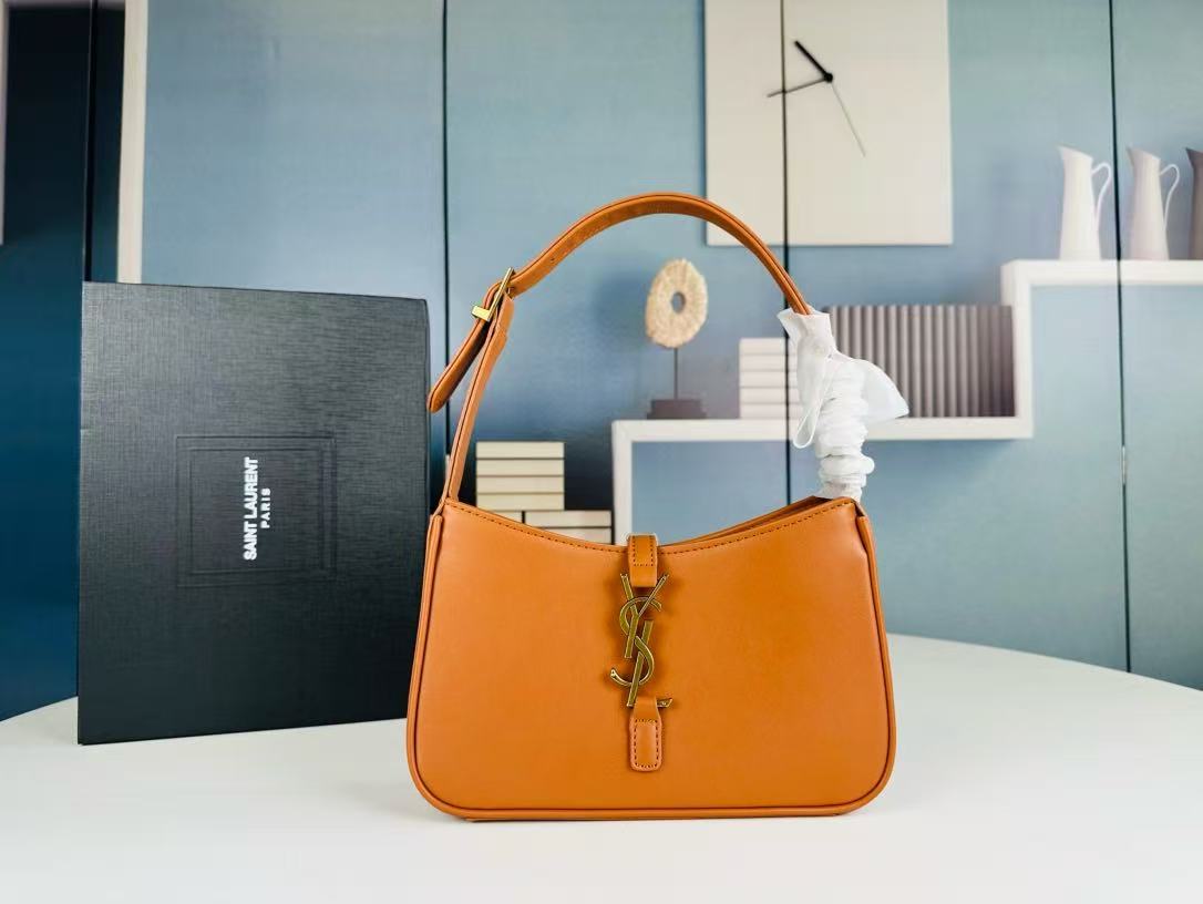 Saint Laurent Le 5 à 7 Shoulder Bag 8023