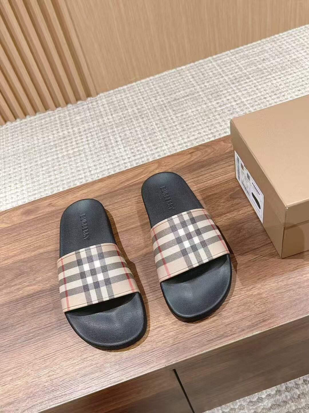 Check Pattern Slide Sandals