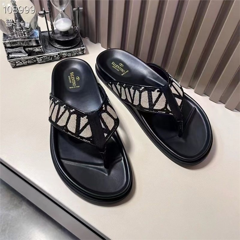 VALENTINO Beige VLogo Thong Sandals 108999