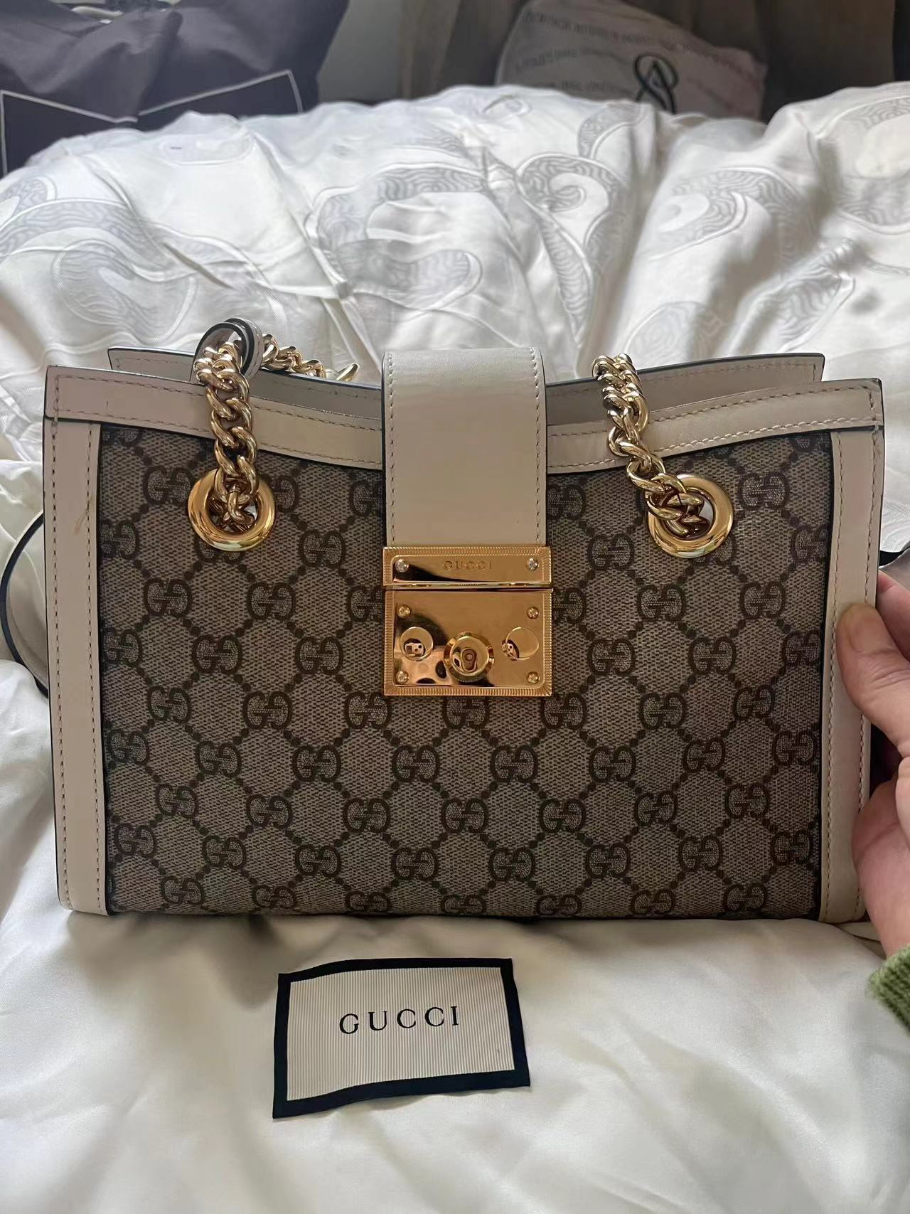 GUCCI GG Supreme Chain Tote Bag