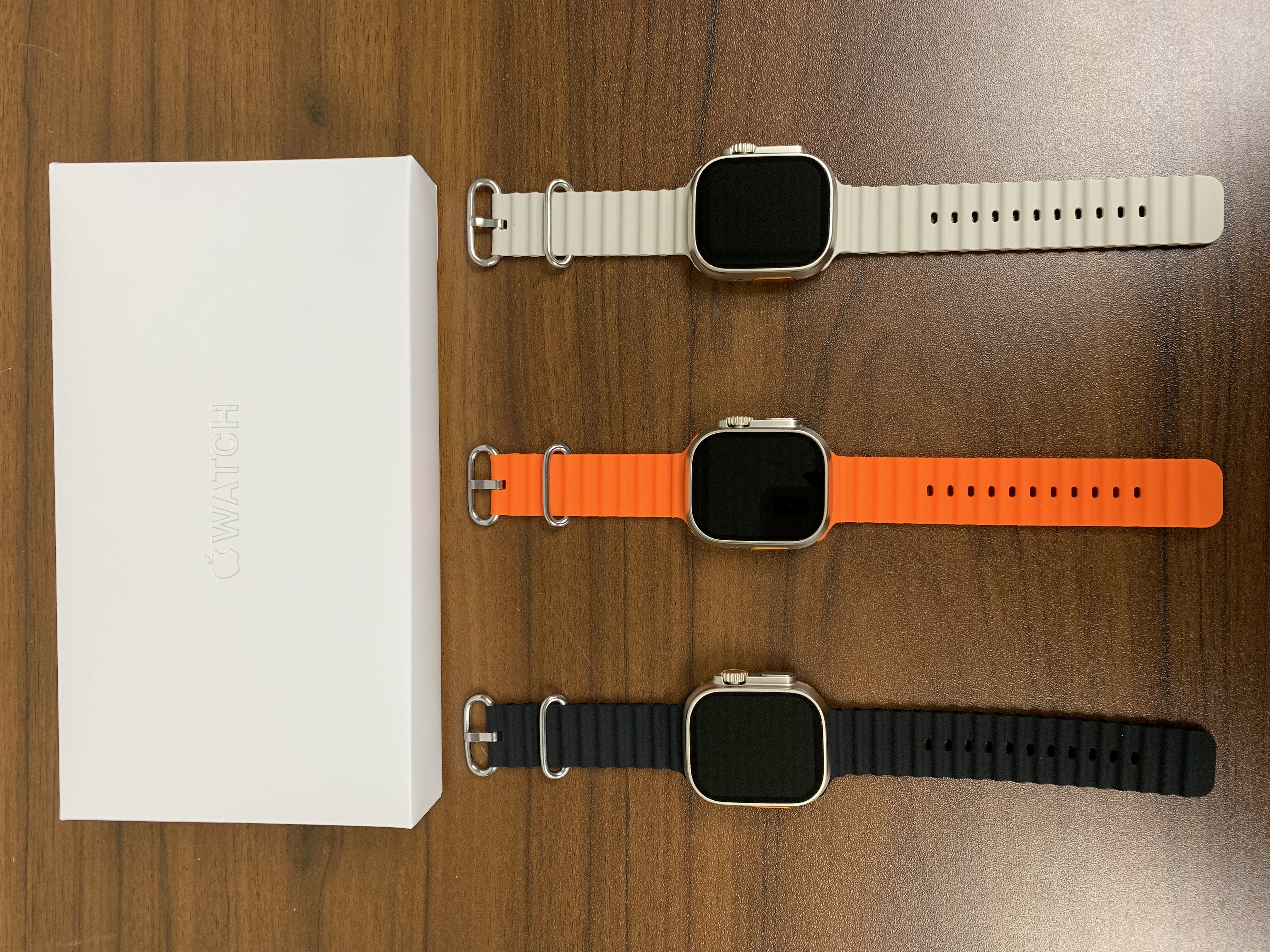 Apple Watch-Style Smartwatch with Ribbed Band
