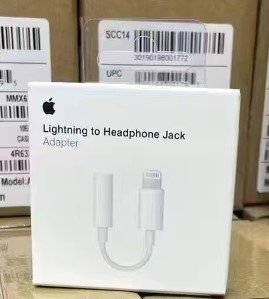 Apple Lightning to 3.5 mm Headphone Jack Adapter