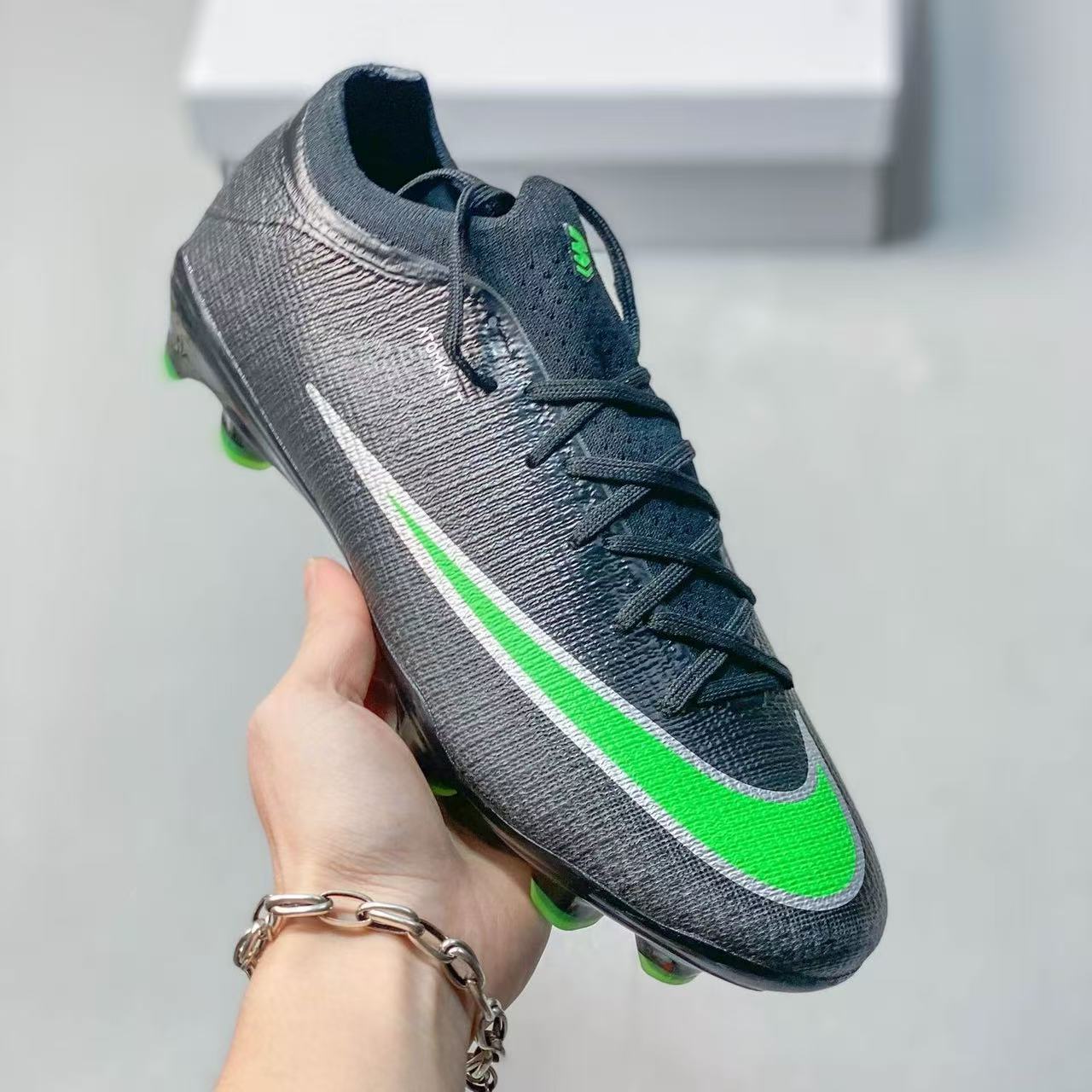 Nike Low-Cut Soccer Cleats