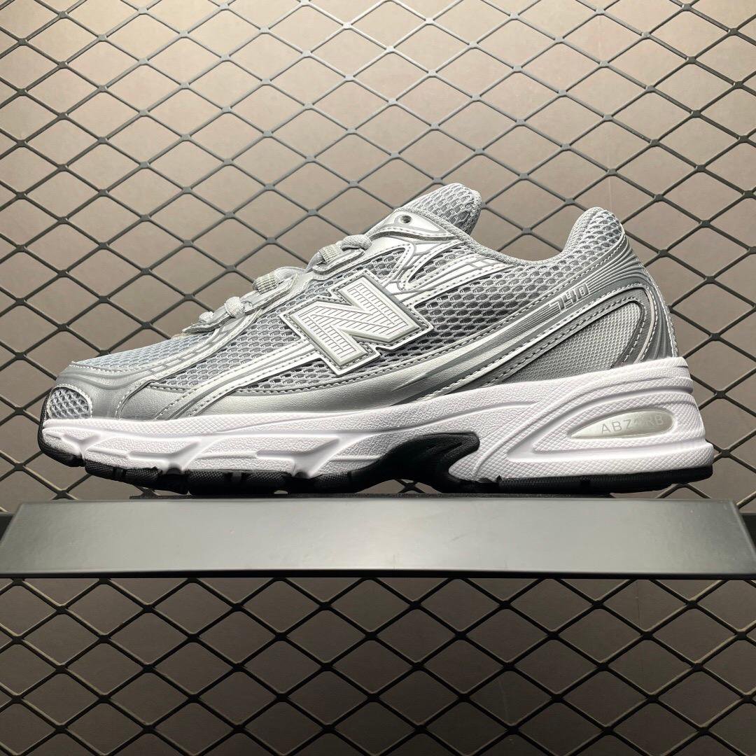 New Balance 740 Silver Sneaker