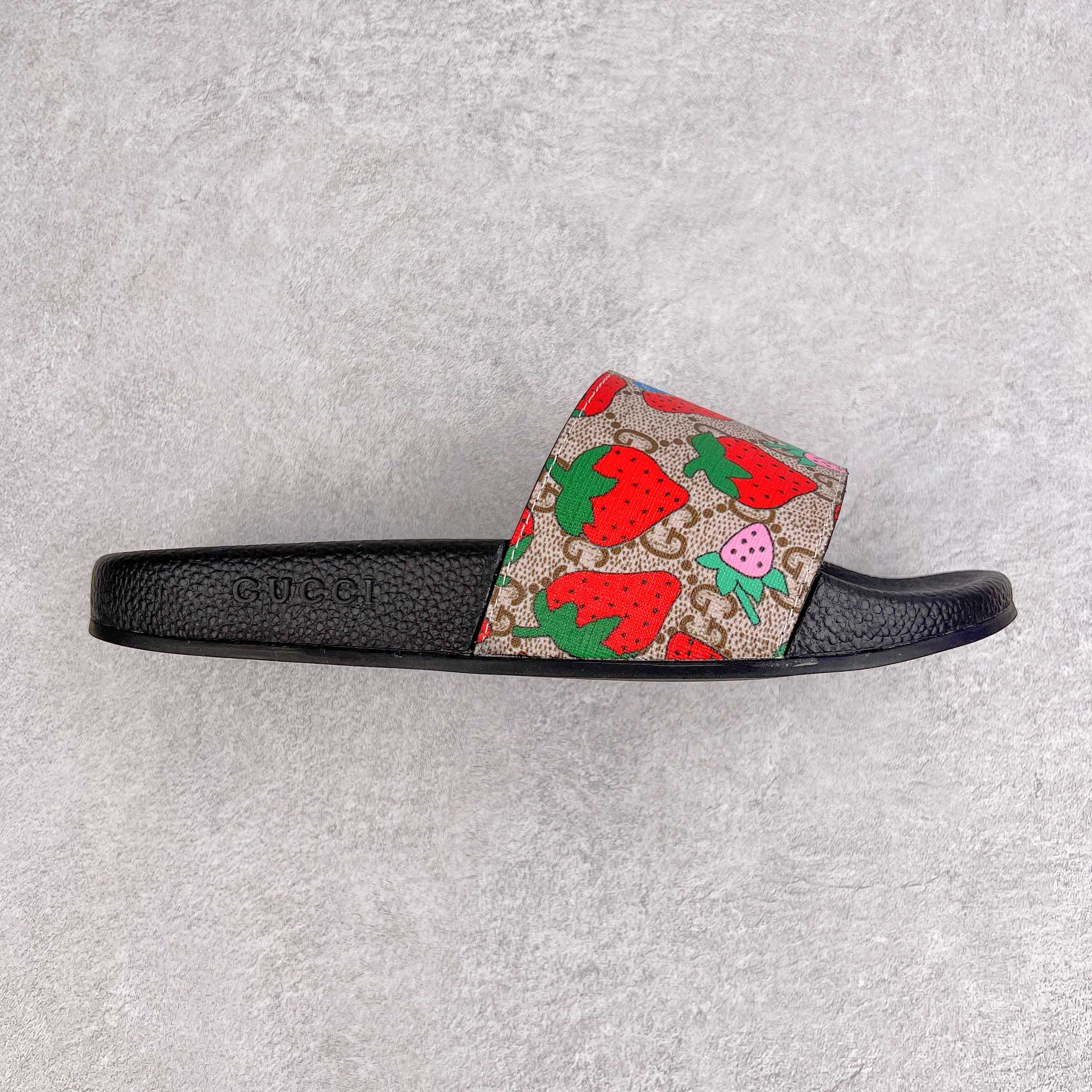 GUCCI Strawberry Print Slide Sandals