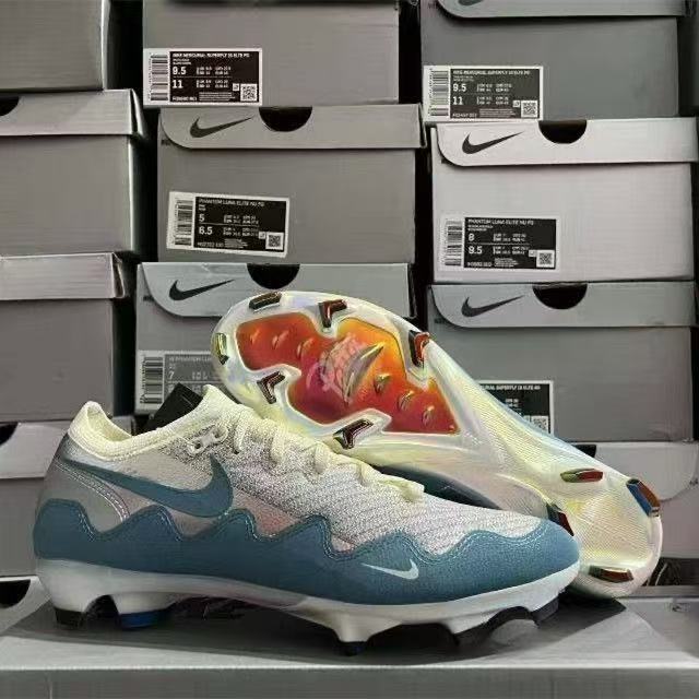 Nike Phantom Luna Elite Soccer Cleats