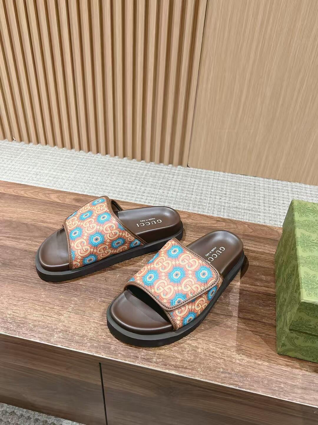 GUCCI Multicolor Geometric-Print Slide Sandals
