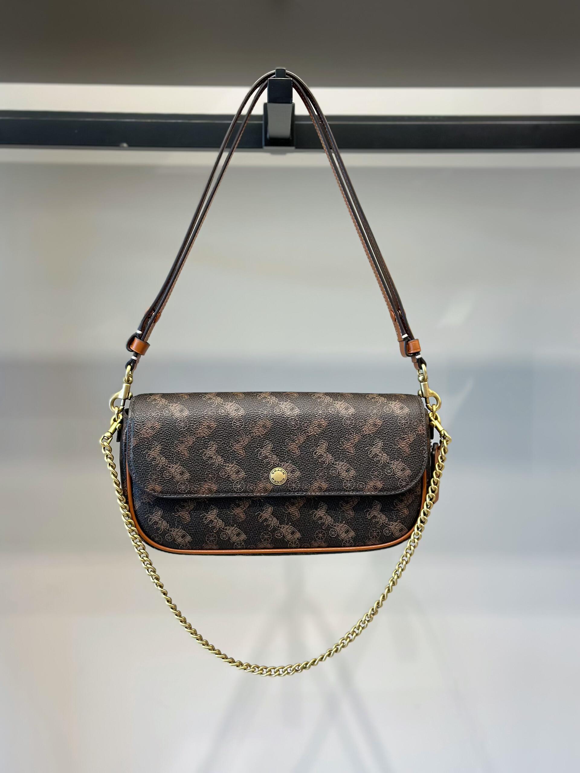 Signature Print Chain Shoulder Bag