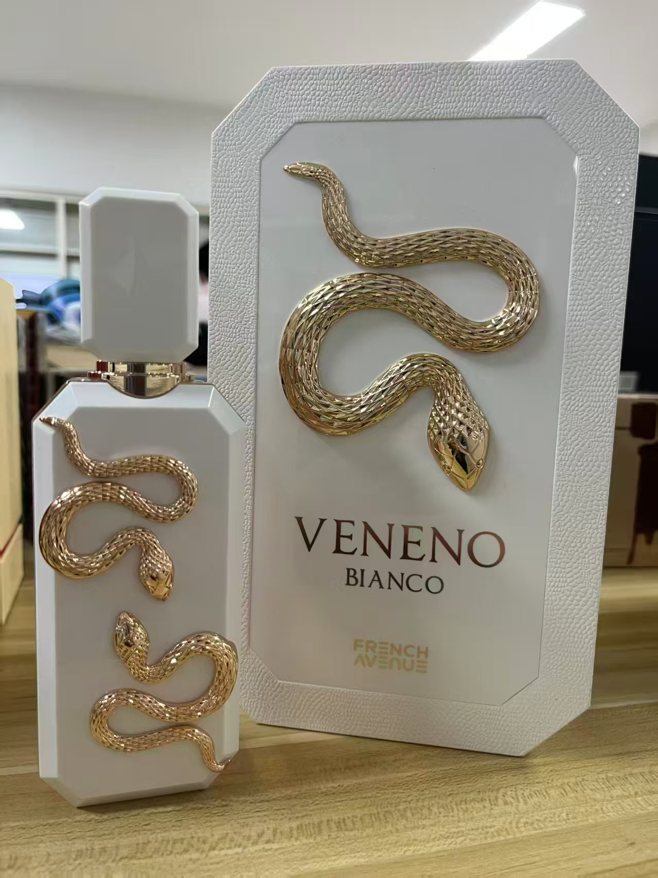 French Avenue Veneno Bianco Perfume