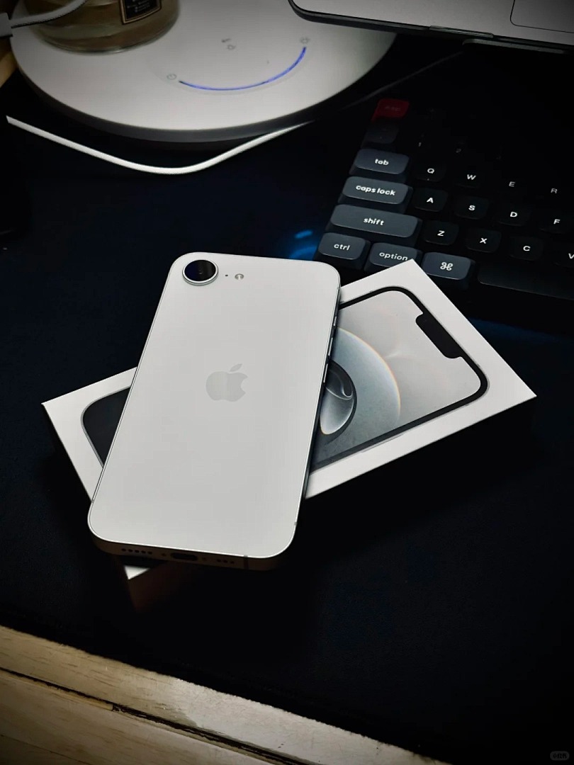 Apple iPhone Single-Camera Smartphone