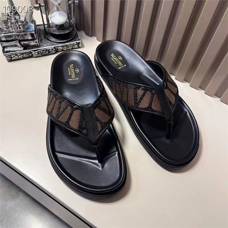 Valentino Garavani VLogo Thong Sandals 109003