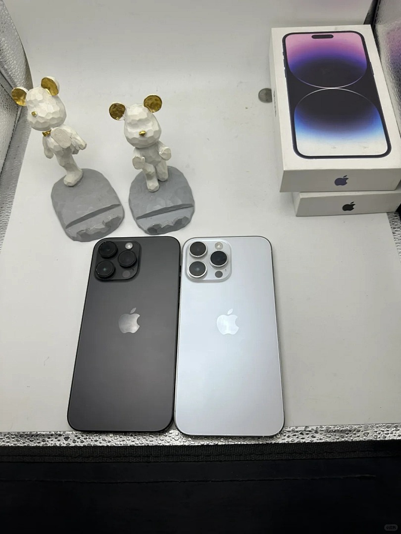 Apple iPhone Pro Smartphones