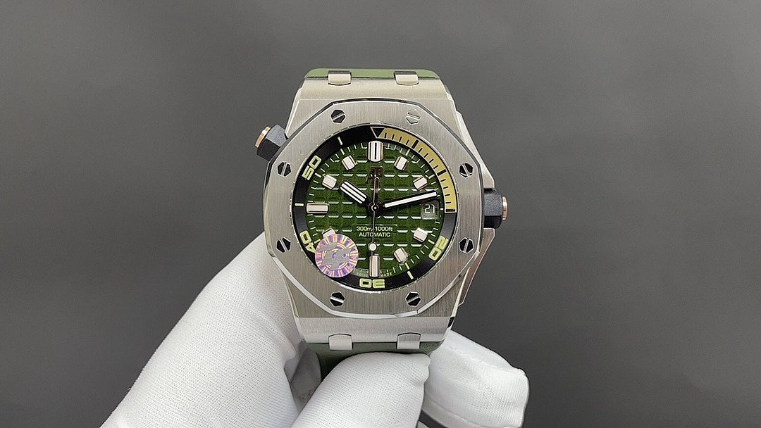 Stainless Steel Automatic Dive Watch