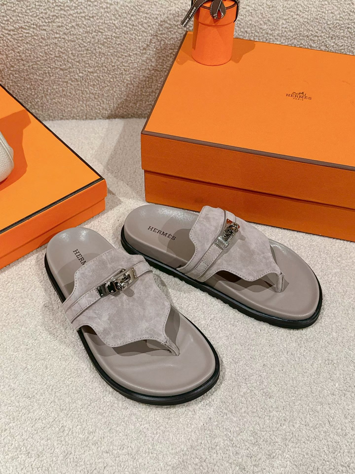 Hermès Suede Thong Sandals - Gray