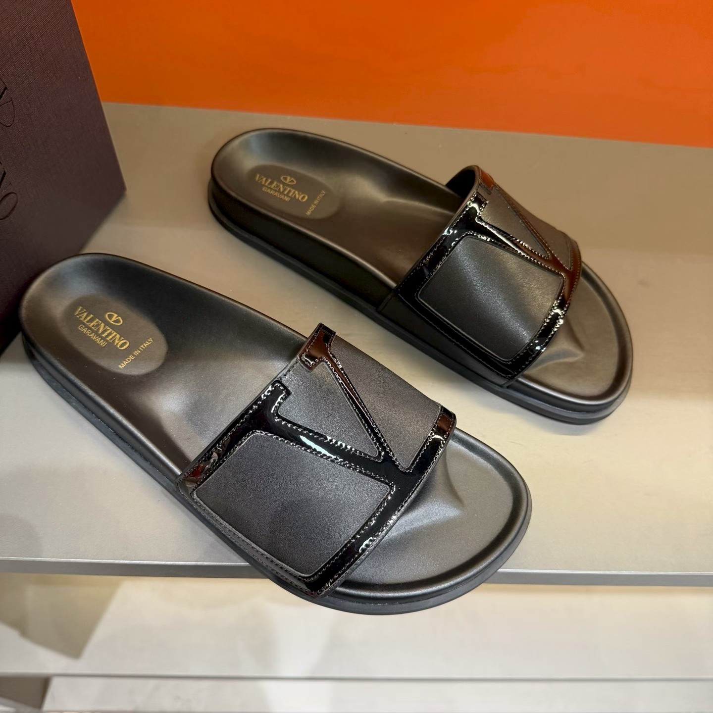 Valentino Garavani Patent-Trim V-Logo Slide Sandals
