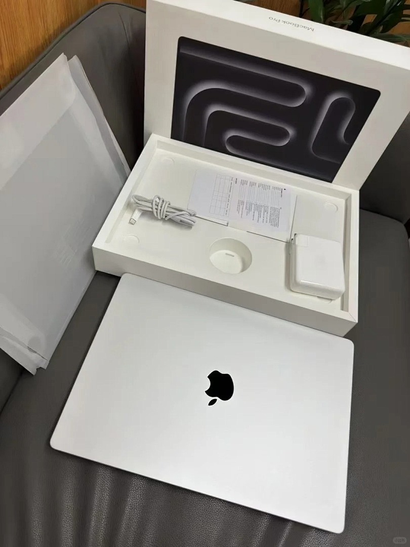 Apple MacBook Pro Laptop