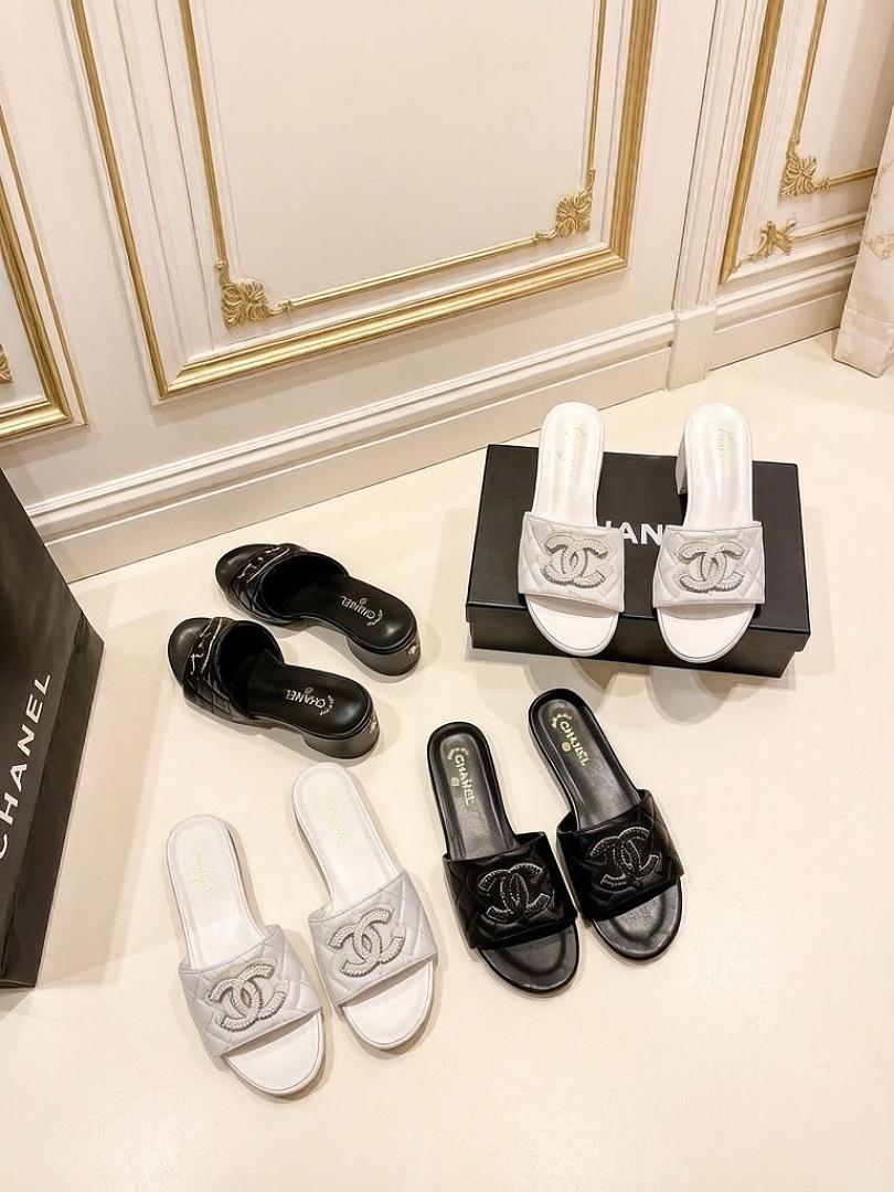 Women's Quilted Logo Slide Sandals
