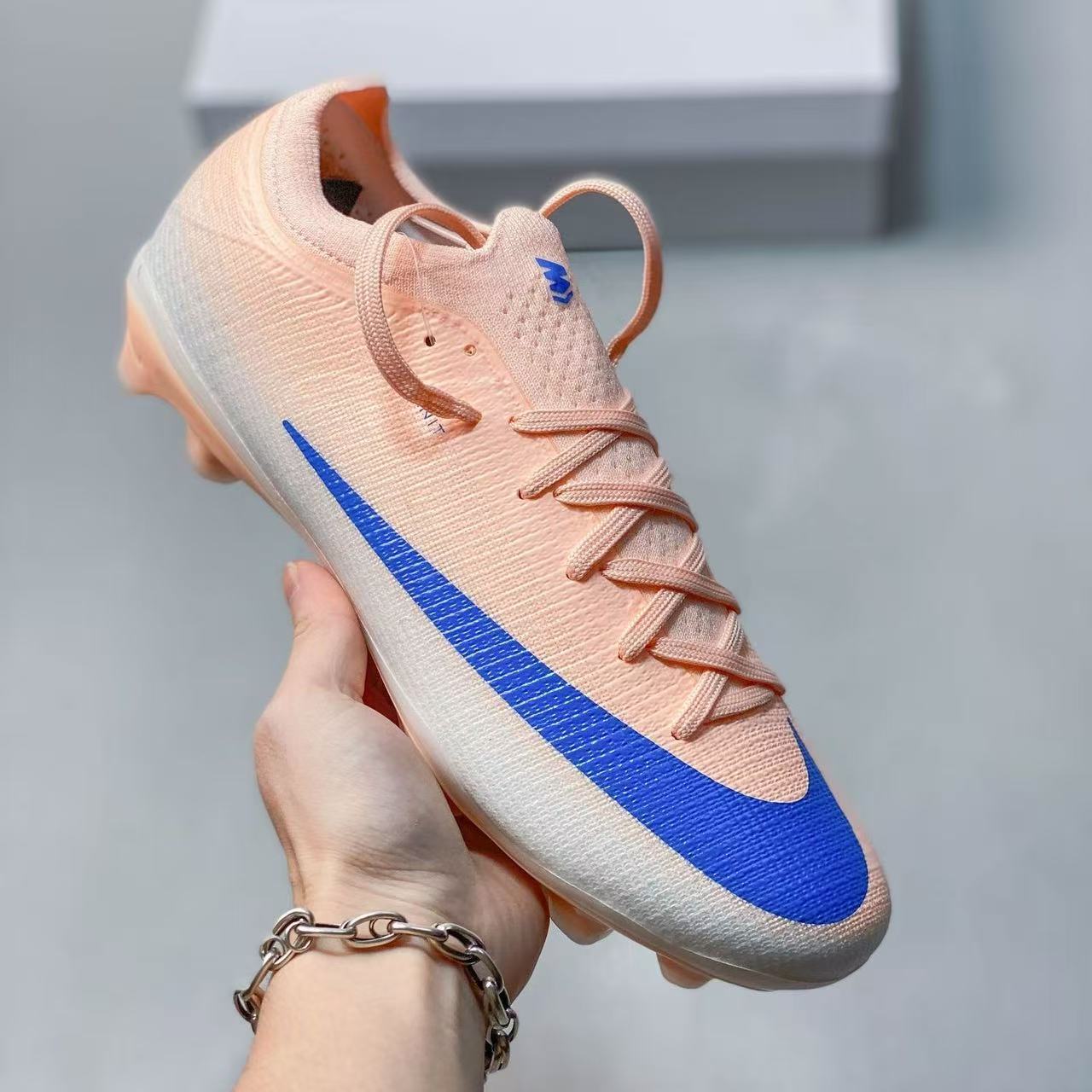 Nike Low-Cut Soccer Cleats