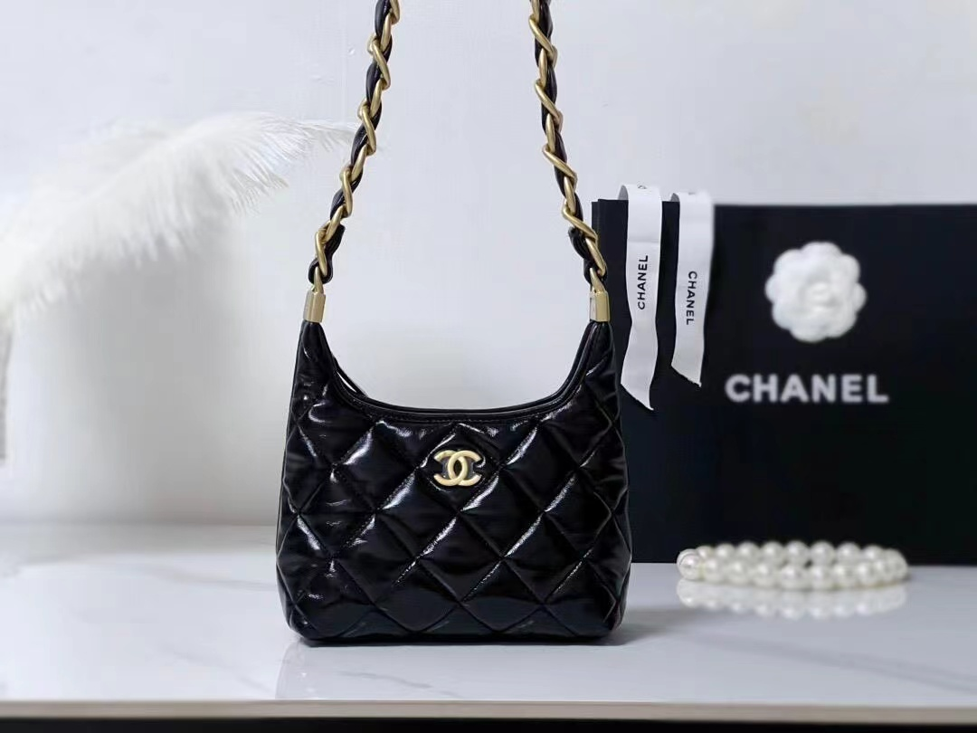 CHANEL-Style Quilted Chain Shoulder Bag