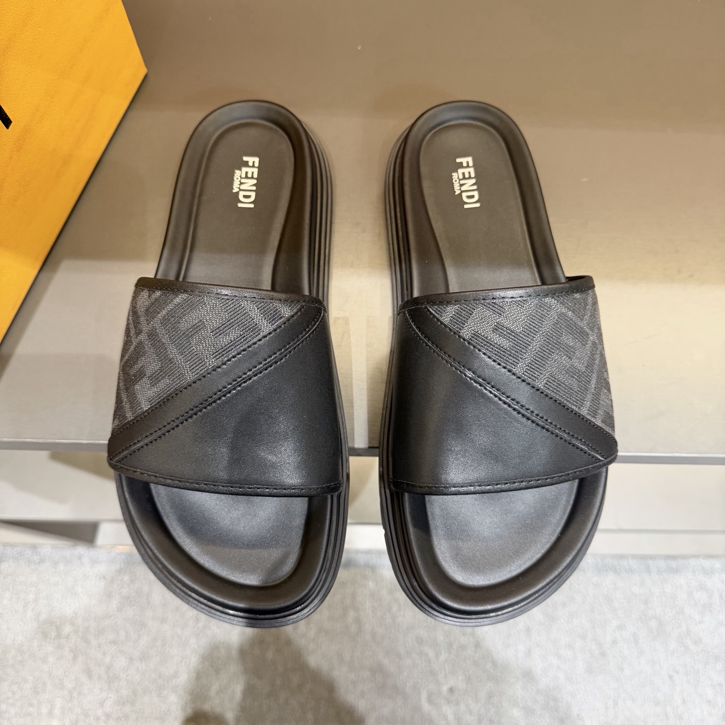 FENDI Roma Black Logo-Panel Slide Sandals