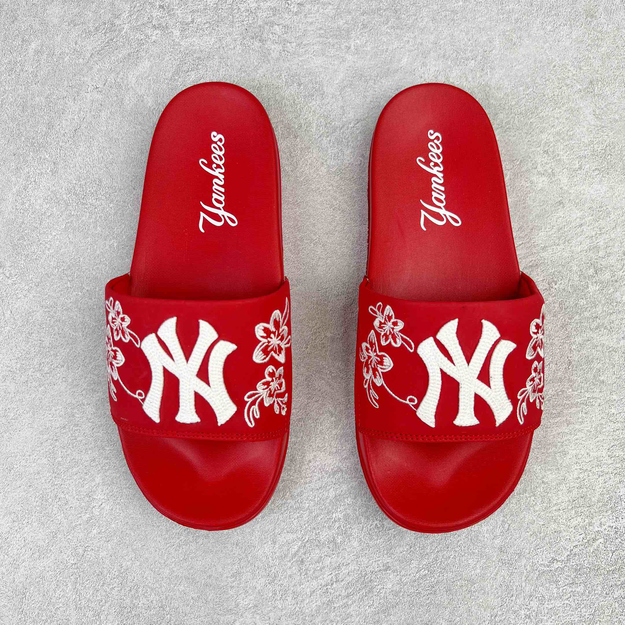 Yankees Floral Logo Slide Sandals