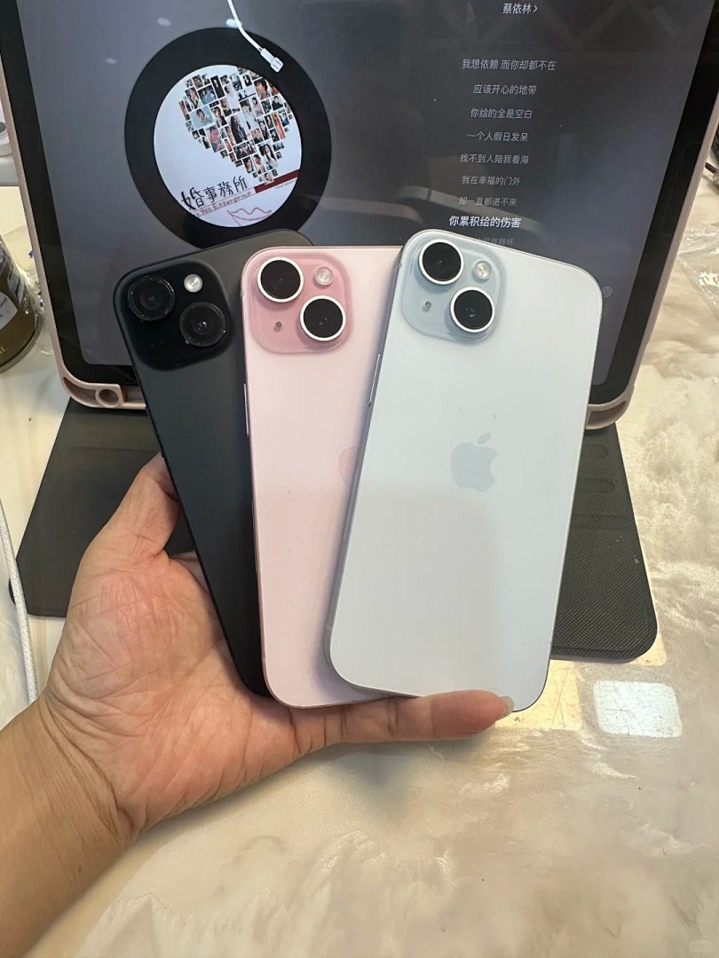 Apple Dual-Camera Smartphones