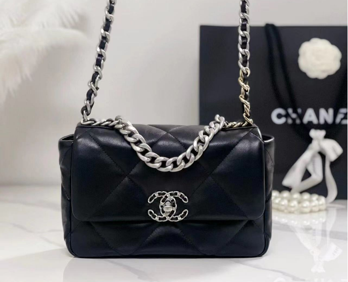 Black Quilted Chain Shoulder Bag