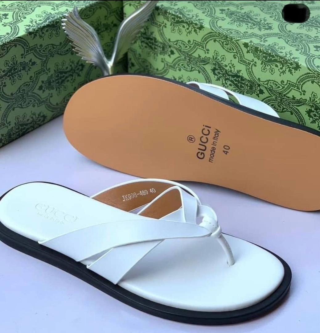 Gucci Strappy Thong Sandals JH998-489