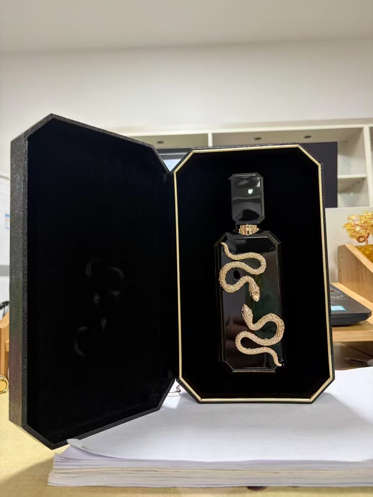 French Avenue Veneno Black Perfume